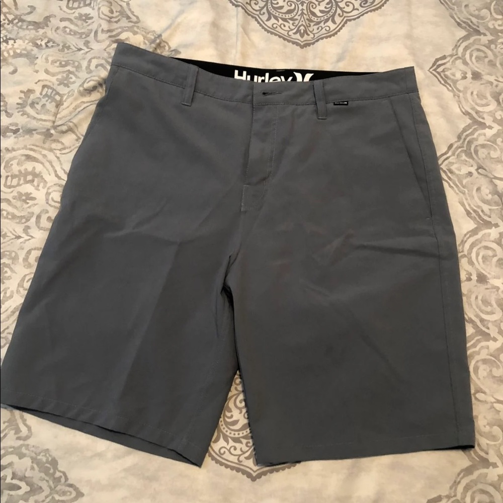 Men’s Hurley board short style shorts. Size 33